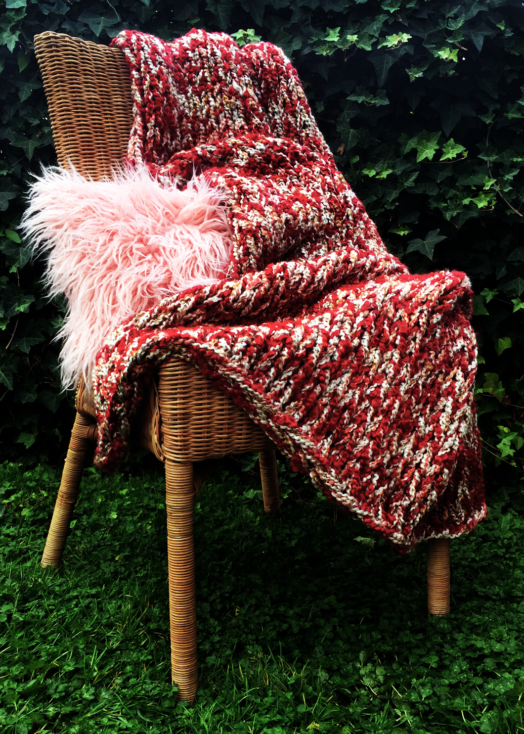 Inlet Throw - Cranberry Cream